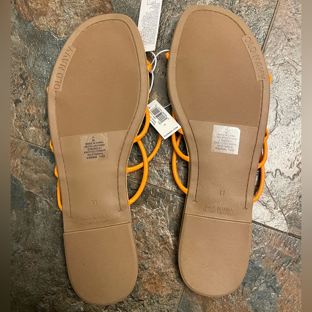 !NWT! Old Navy women’s faux leather sandals size 11 - Picture 6 of 8